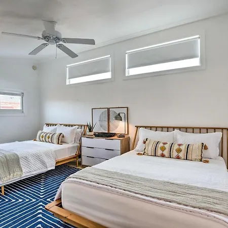 Villa Luxurious Waterfront Escape With Pool And Dock!